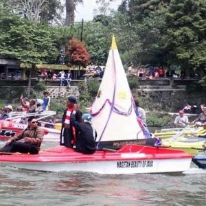 larung sesaji telaga sarangan