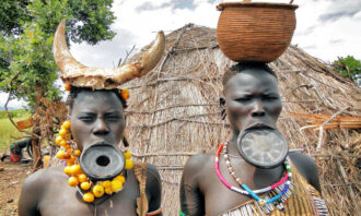 Kecantikan Suku Mursi